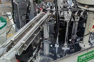 乳液泵組裝機(jī)系列設(shè)備常用元器件調(diào)節(jié)技巧
